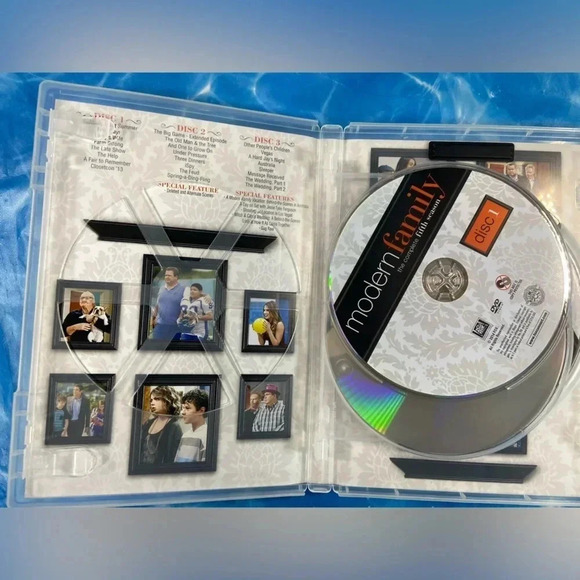 Modern Family -  Complete Season 5 DVD - - Picture 4 of 4